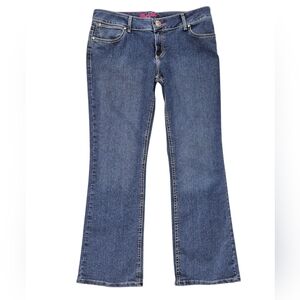 Wrangler Jeans women's 9/10 x 32 low rise bootcut stretch embroidered pockets